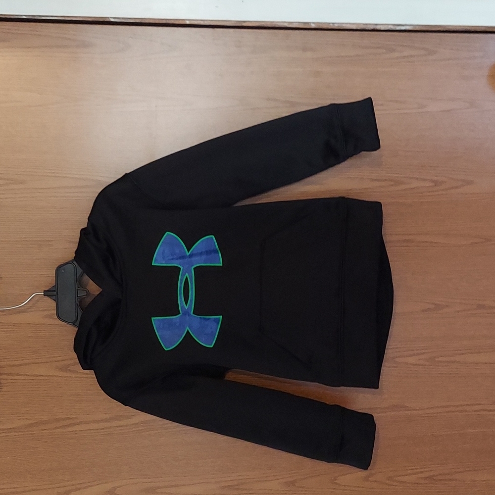 Under armour boys size 4 sweatshirt